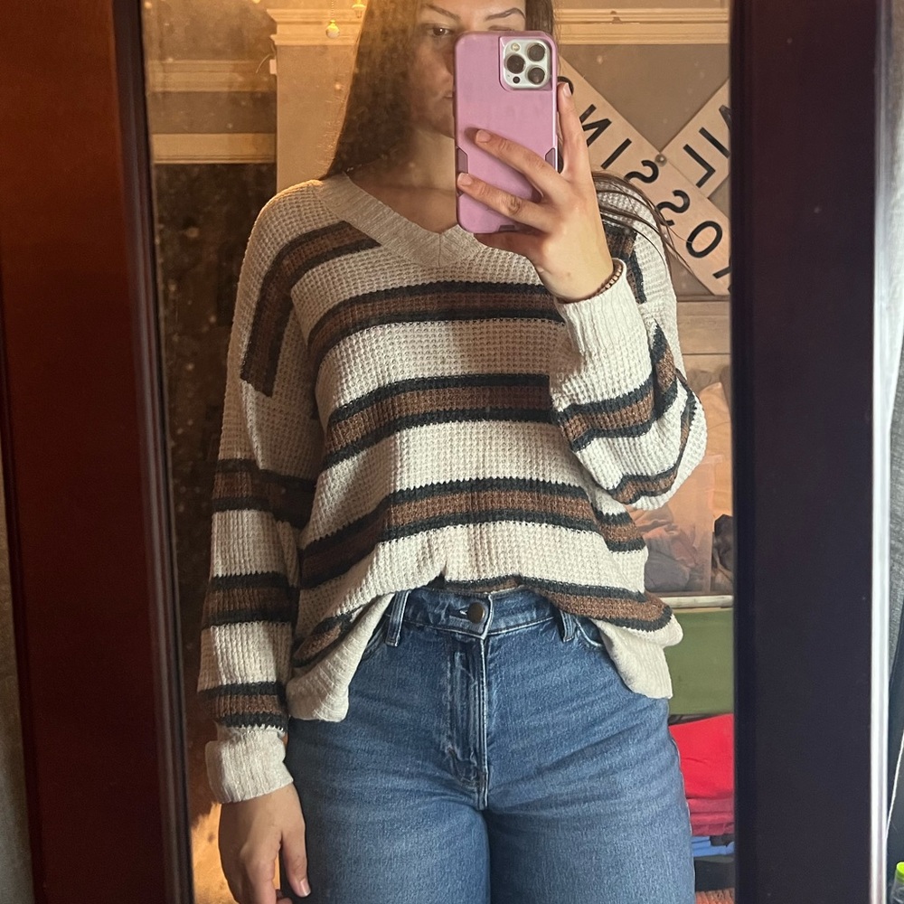 American Eagle Outfitters V-Neck Sweater - Cream and Brown